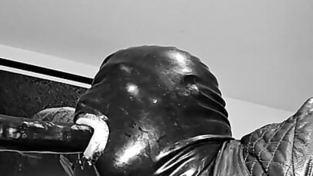Slave deepthroat in leather and latex