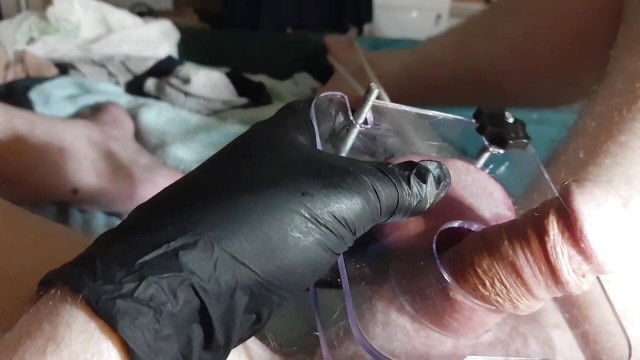 Ballcrushing and stretching my peehole