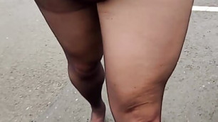 Leg shaking cumshot in public vcar park